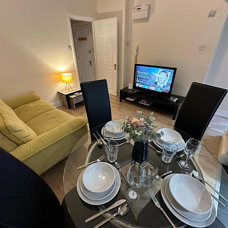 1-Bedroom Flat With Small Garden & Paid Parking In Finsbury Park, Highbury Лондон Екстер'єр фото
