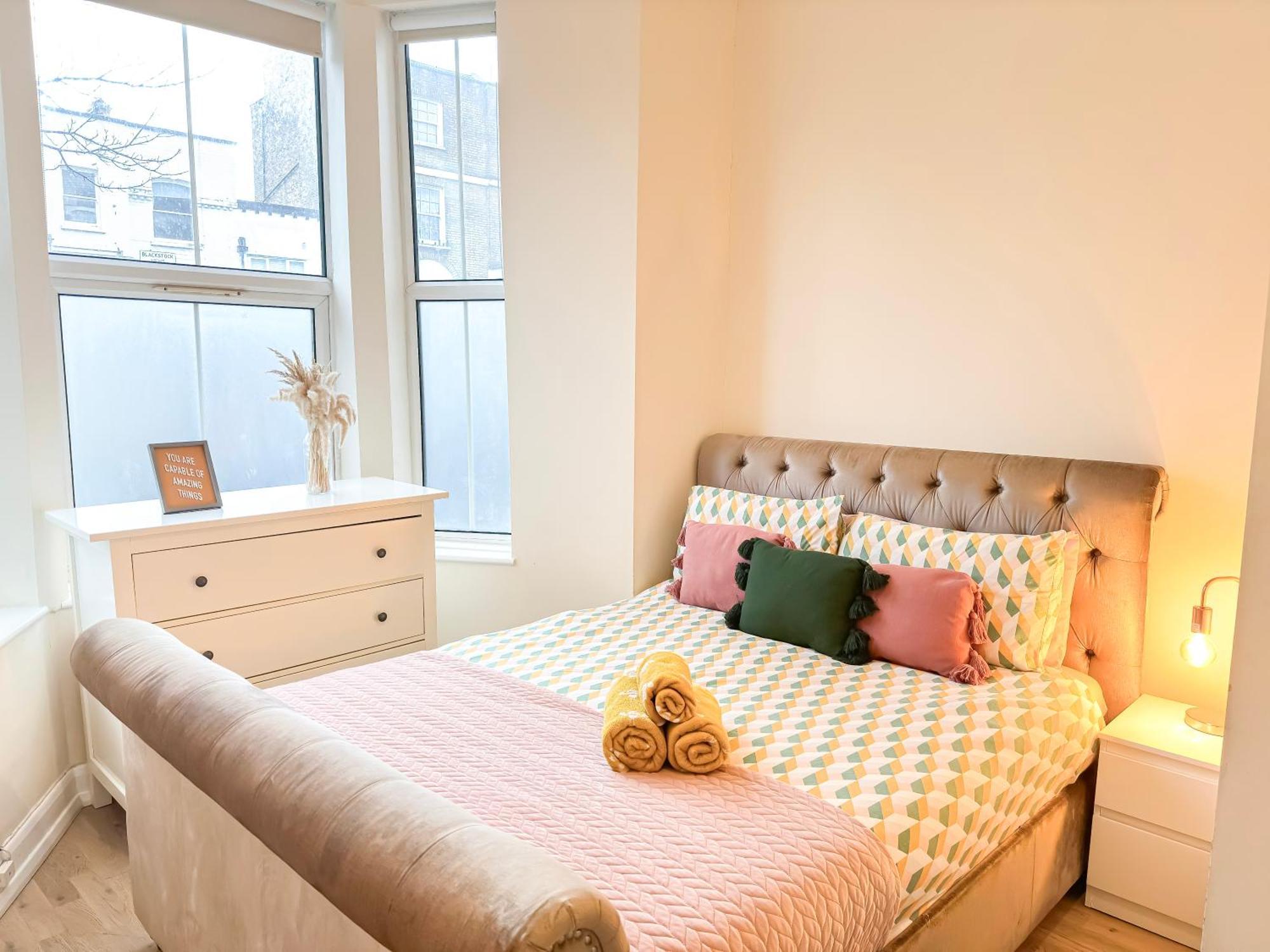 1-Bedroom Flat With Small Garden & Paid Parking In Finsbury Park, Highbury Лондон Екстер'єр фото
