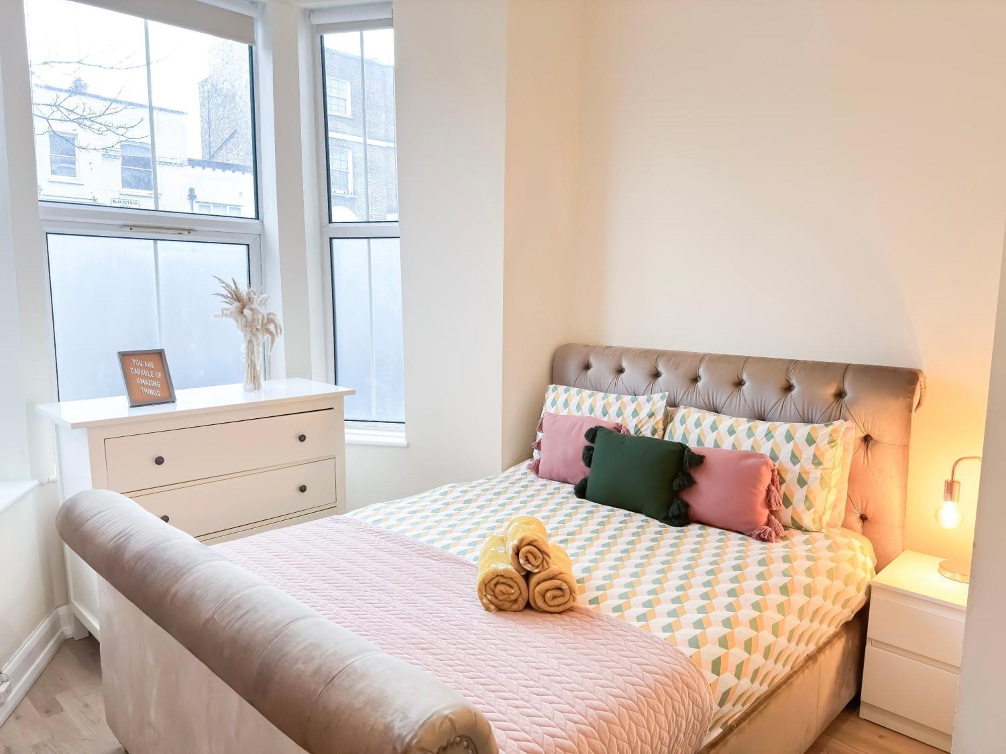 1-Bedroom Flat With Small Garden & Paid Parking In Finsbury Park, Highbury Лондон Екстер'єр фото