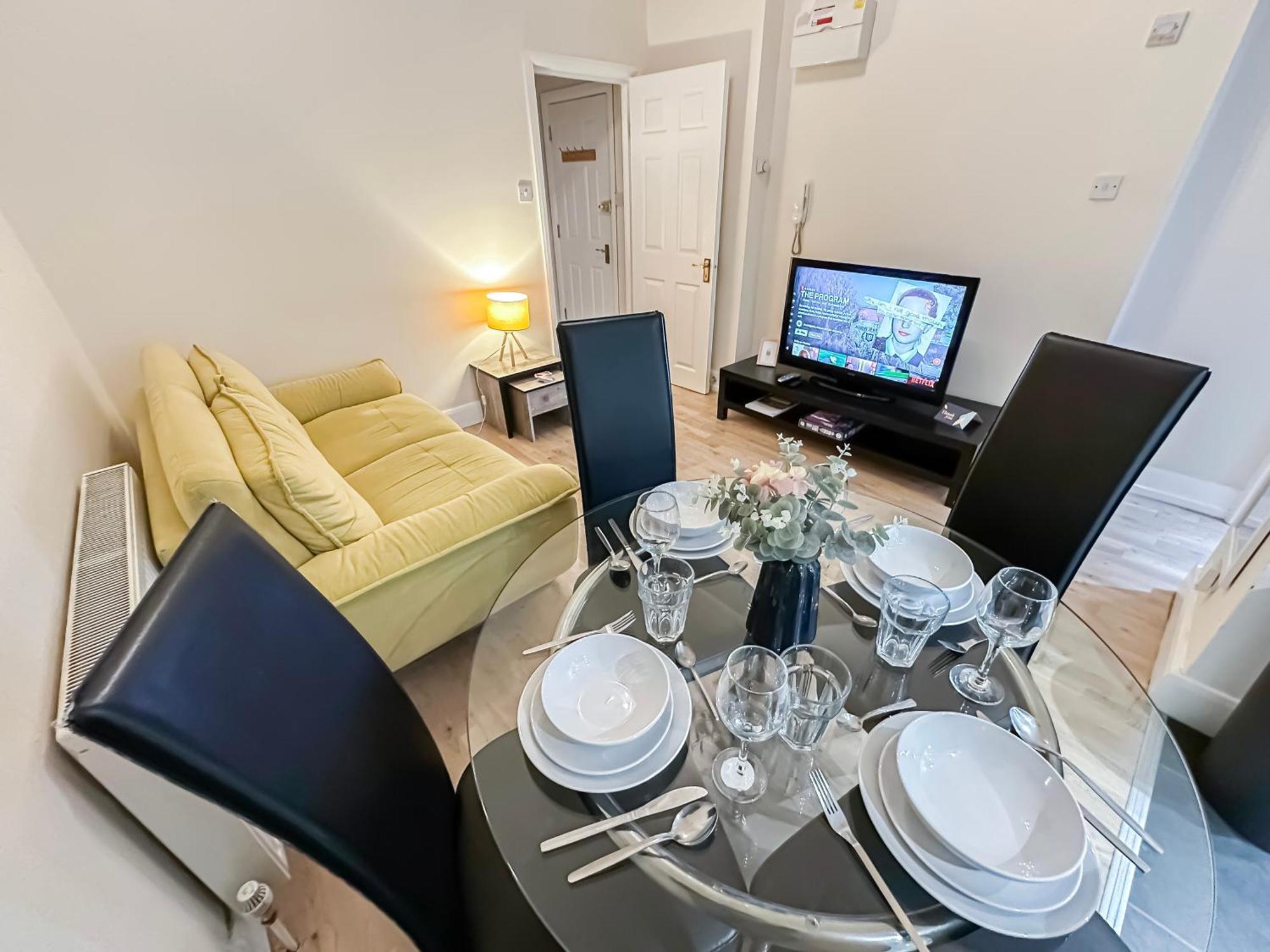 1-Bedroom Flat With Small Garden & Paid Parking In Finsbury Park, Highbury Лондон Екстер'єр фото