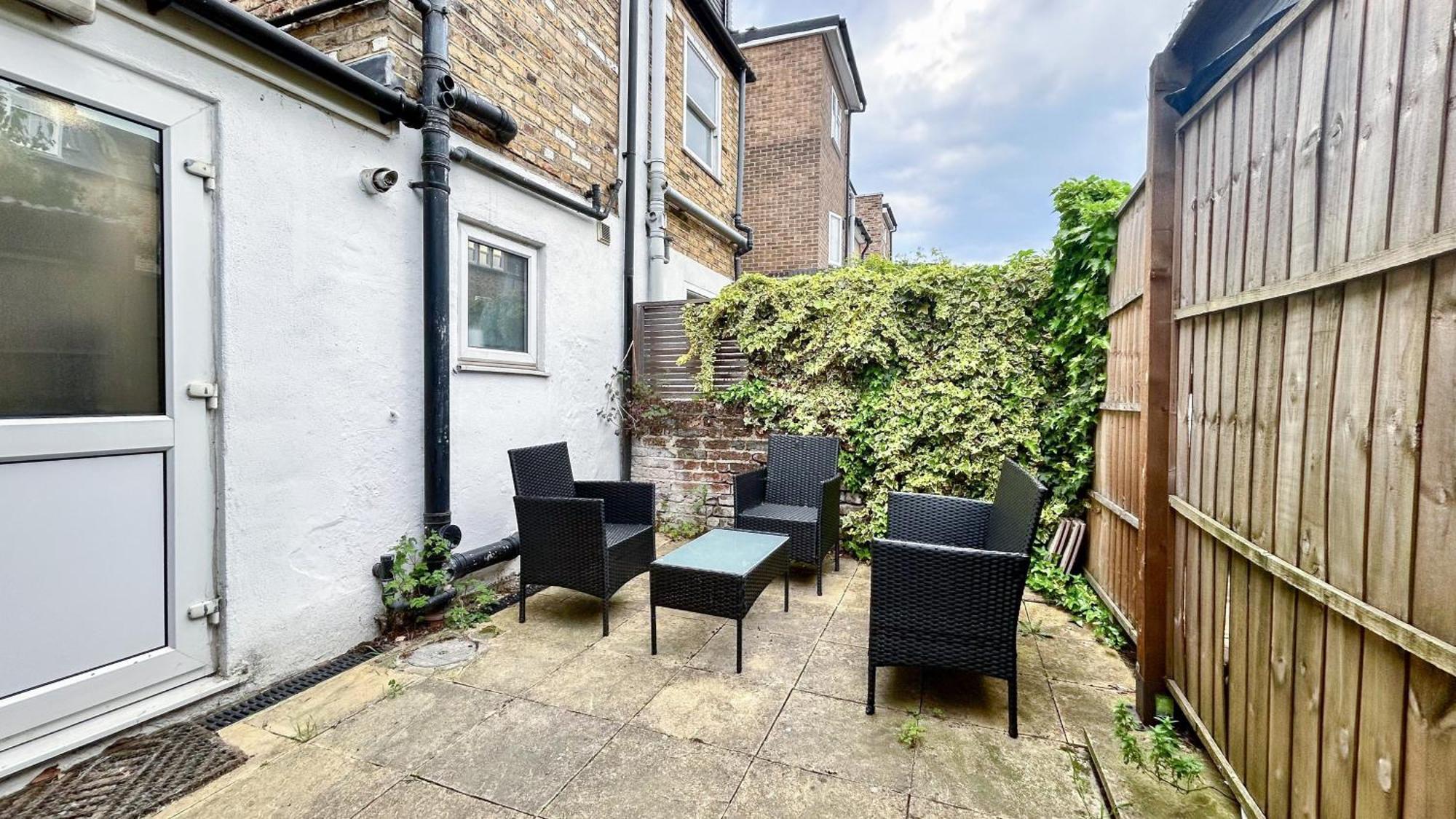 1-Bedroom Flat With Small Garden & Paid Parking In Finsbury Park, Highbury Лондон Екстер'єр фото