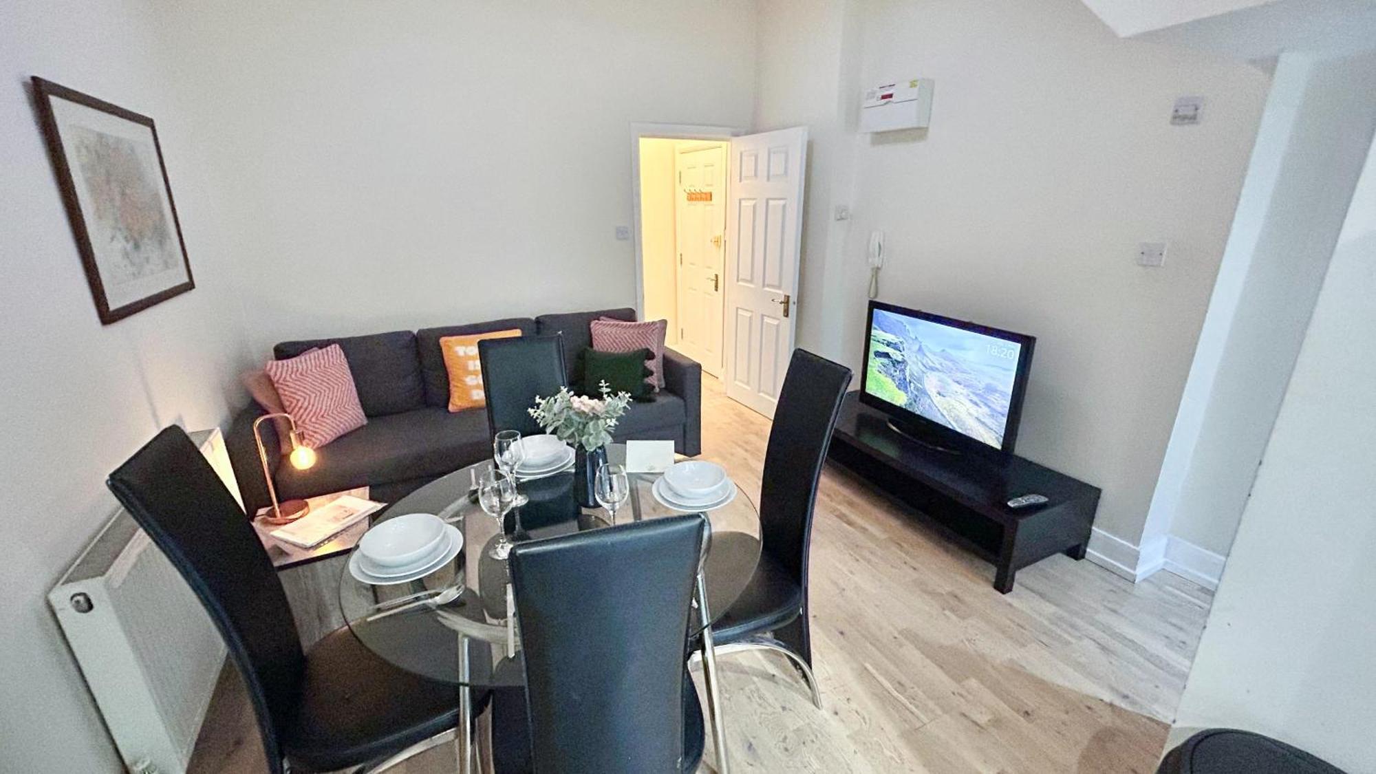 1-Bedroom Flat With Small Garden & Paid Parking In Finsbury Park, Highbury Лондон Екстер'єр фото