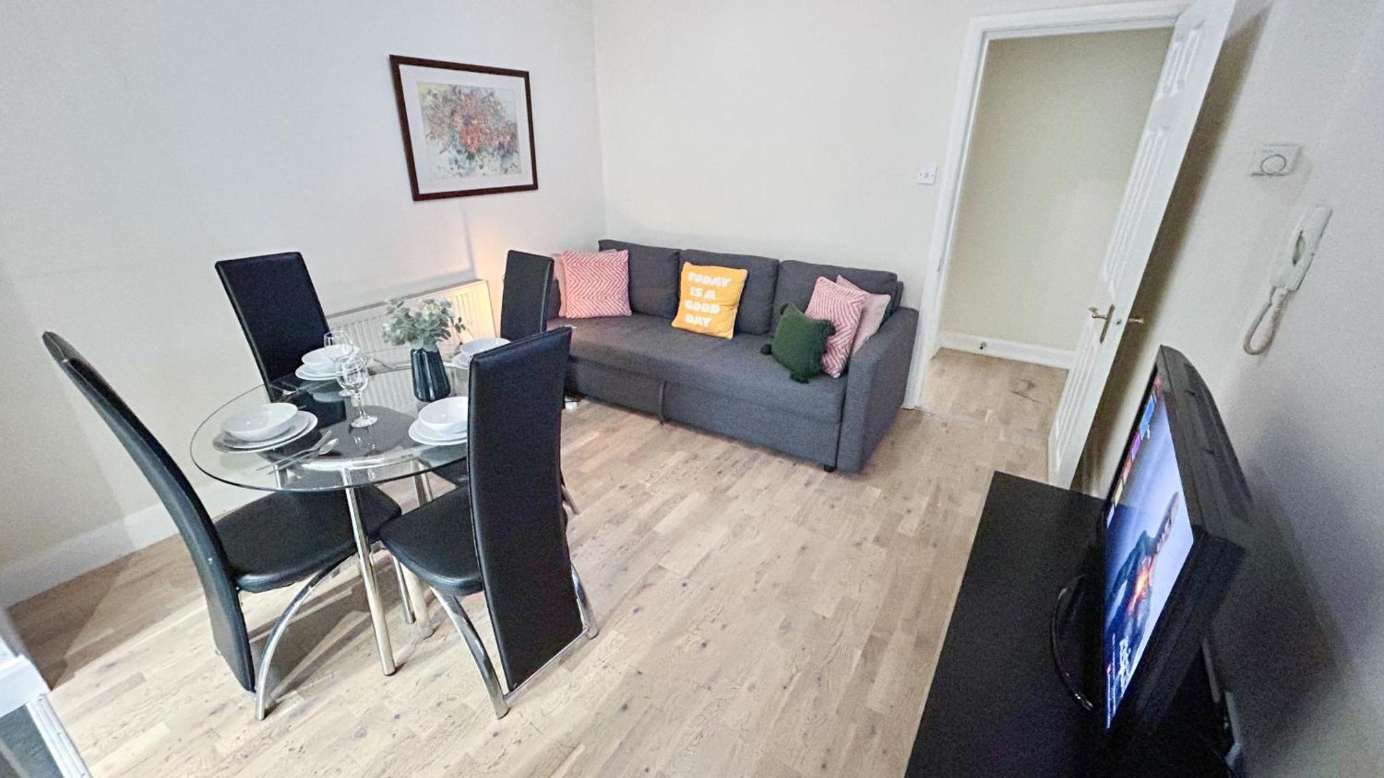 1-Bedroom Flat With Small Garden & Paid Parking In Finsbury Park, Highbury Лондон Екстер'єр фото