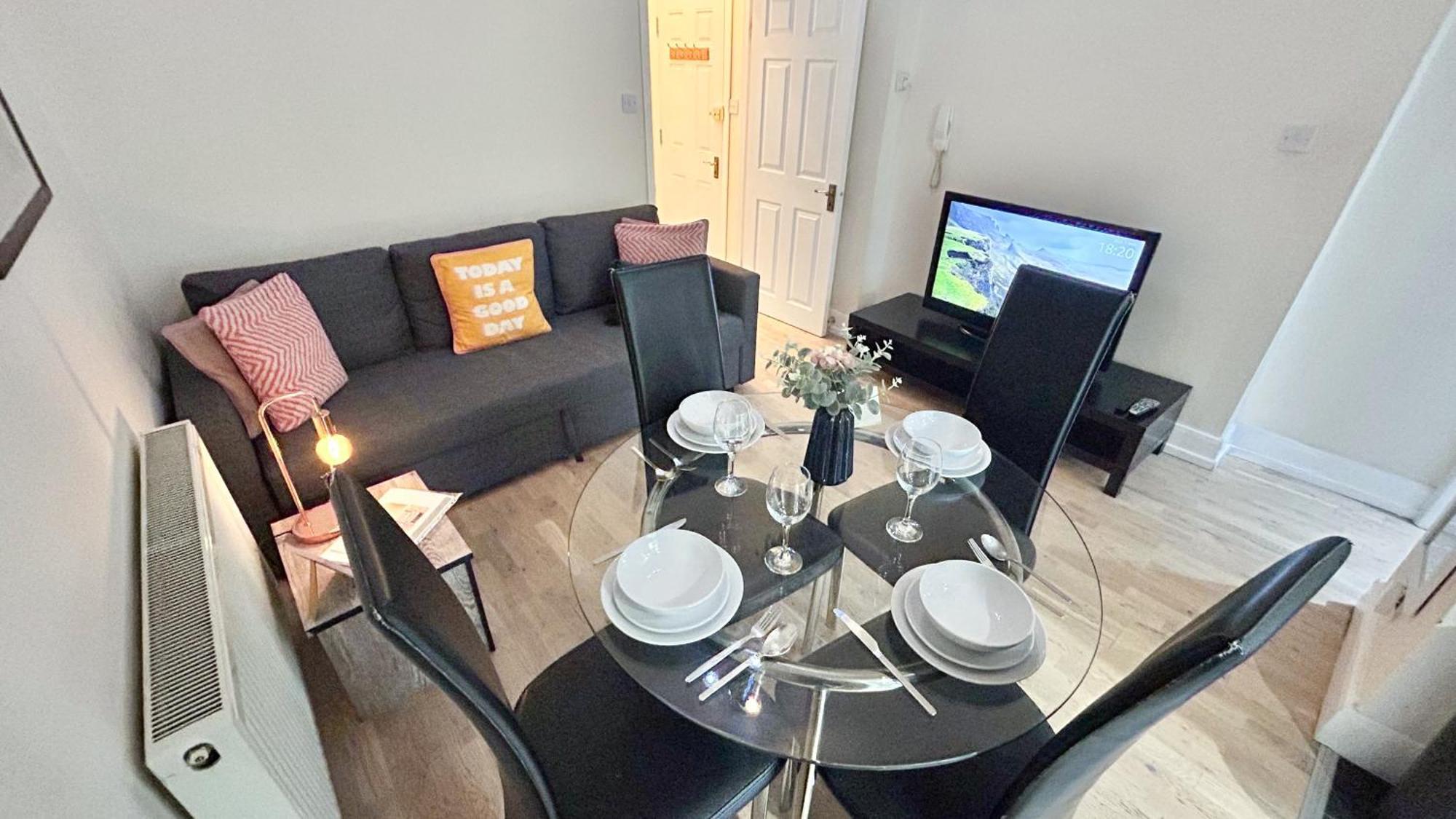 1-Bedroom Flat With Small Garden & Paid Parking In Finsbury Park, Highbury Лондон Екстер'єр фото