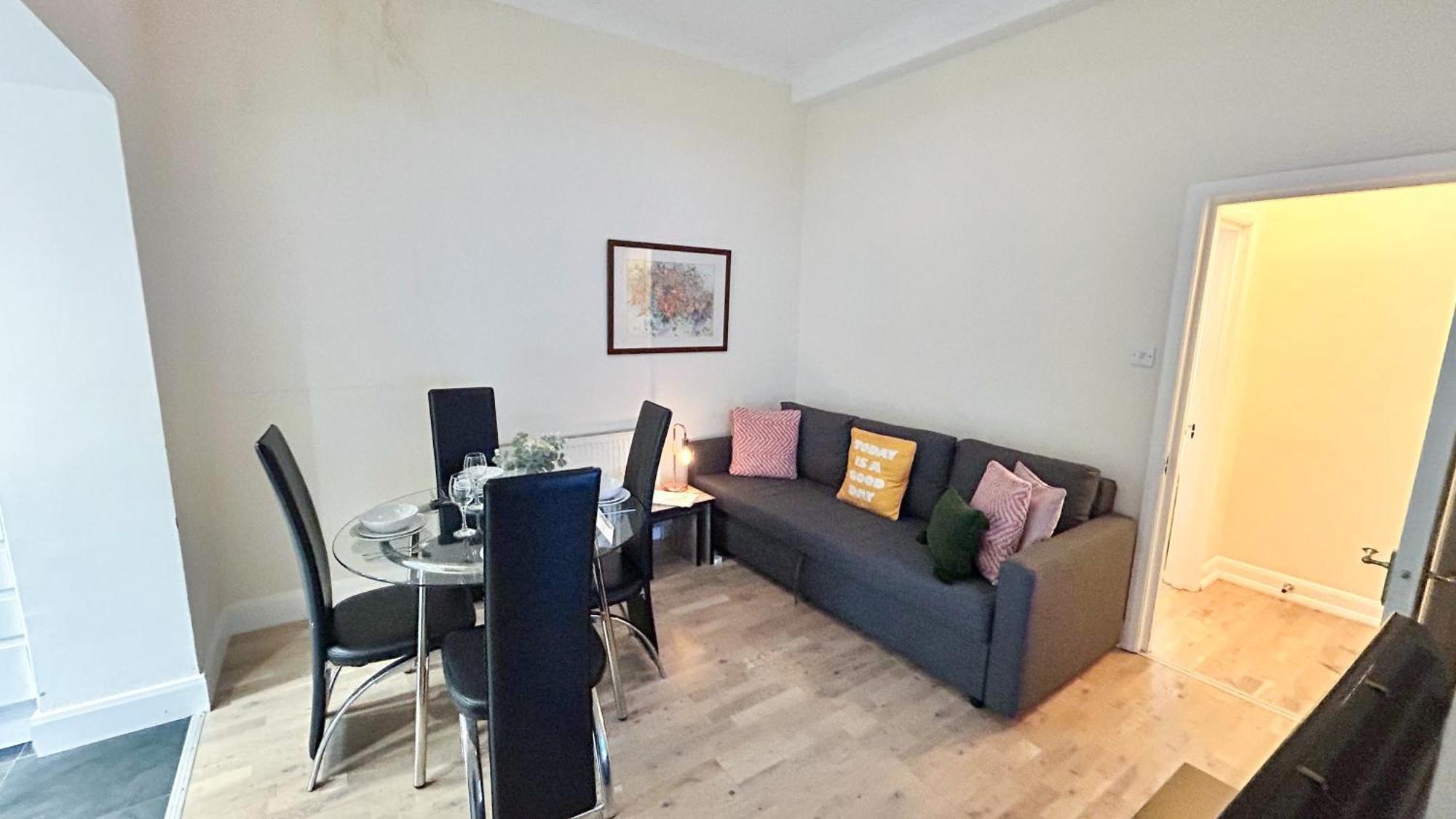 1-Bedroom Flat With Small Garden & Paid Parking In Finsbury Park, Highbury Лондон Екстер'єр фото