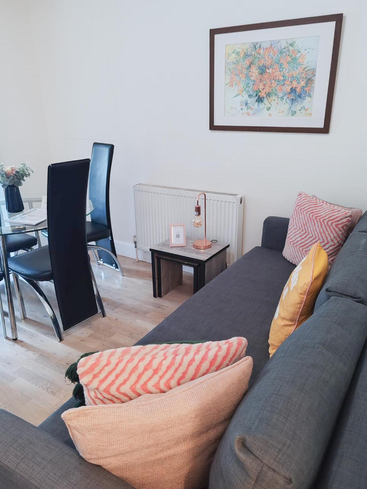 1-Bedroom Flat With Small Garden & Paid Parking In Finsbury Park, Highbury Лондон Екстер'єр фото