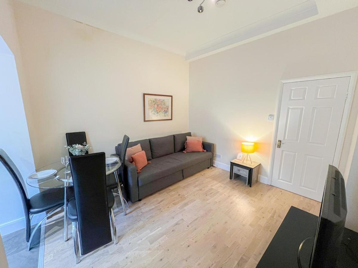1-Bedroom Flat With Small Garden & Paid Parking In Finsbury Park, Highbury Лондон Екстер'єр фото