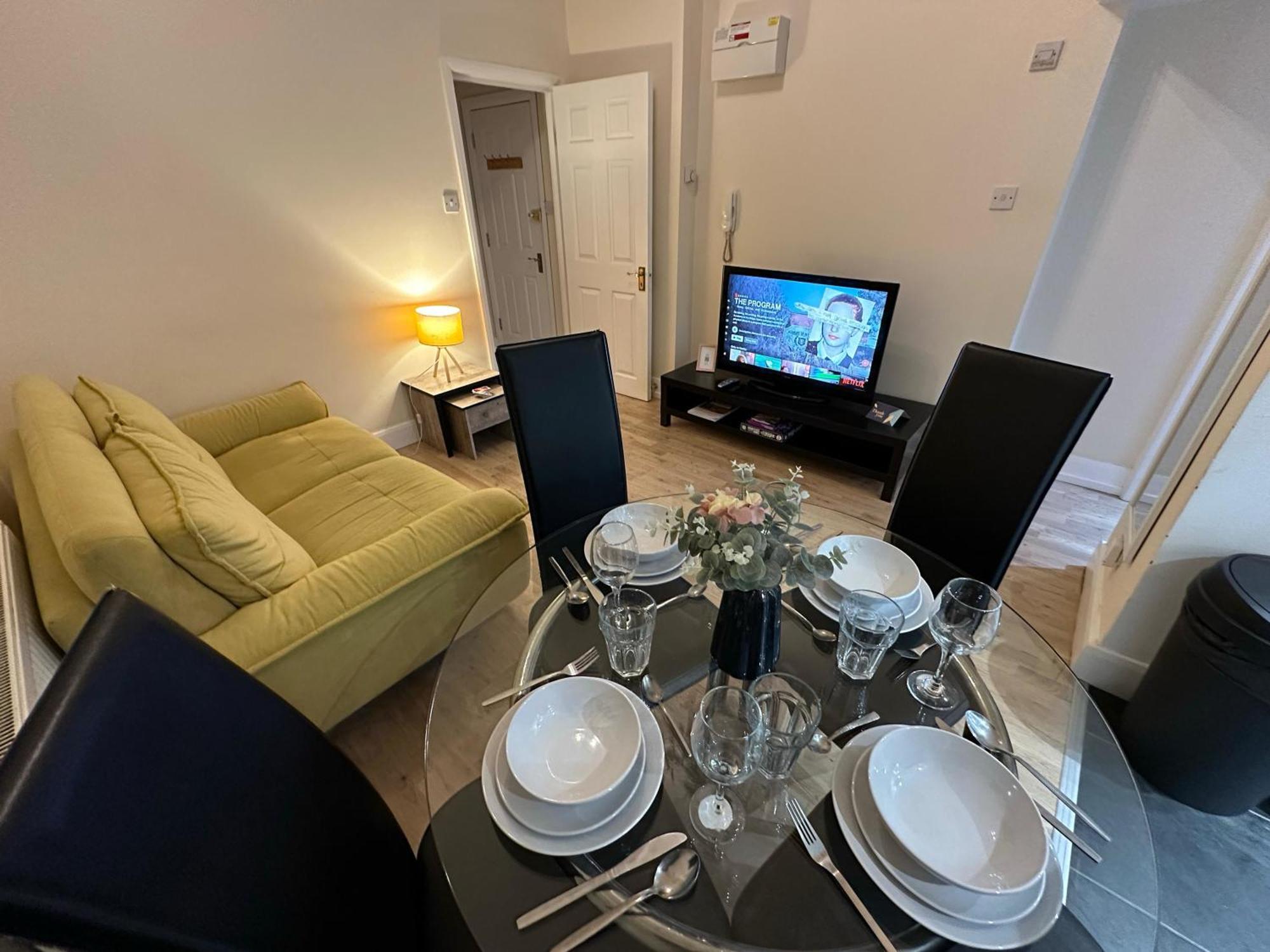 1-Bedroom Flat With Small Garden & Paid Parking In Finsbury Park, Highbury Лондон Екстер'єр фото