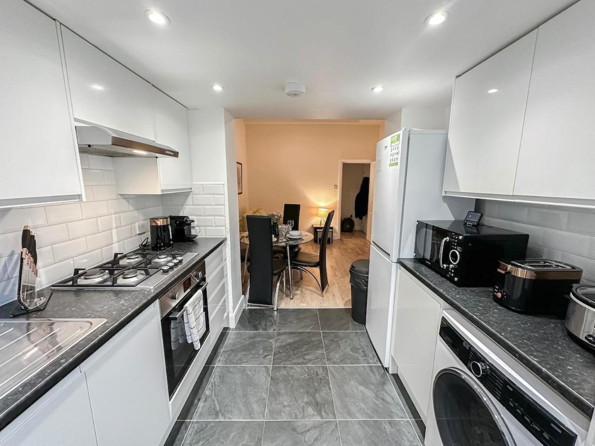 1-Bedroom Flat With Small Garden & Paid Parking In Finsbury Park, Highbury Лондон Екстер'єр фото