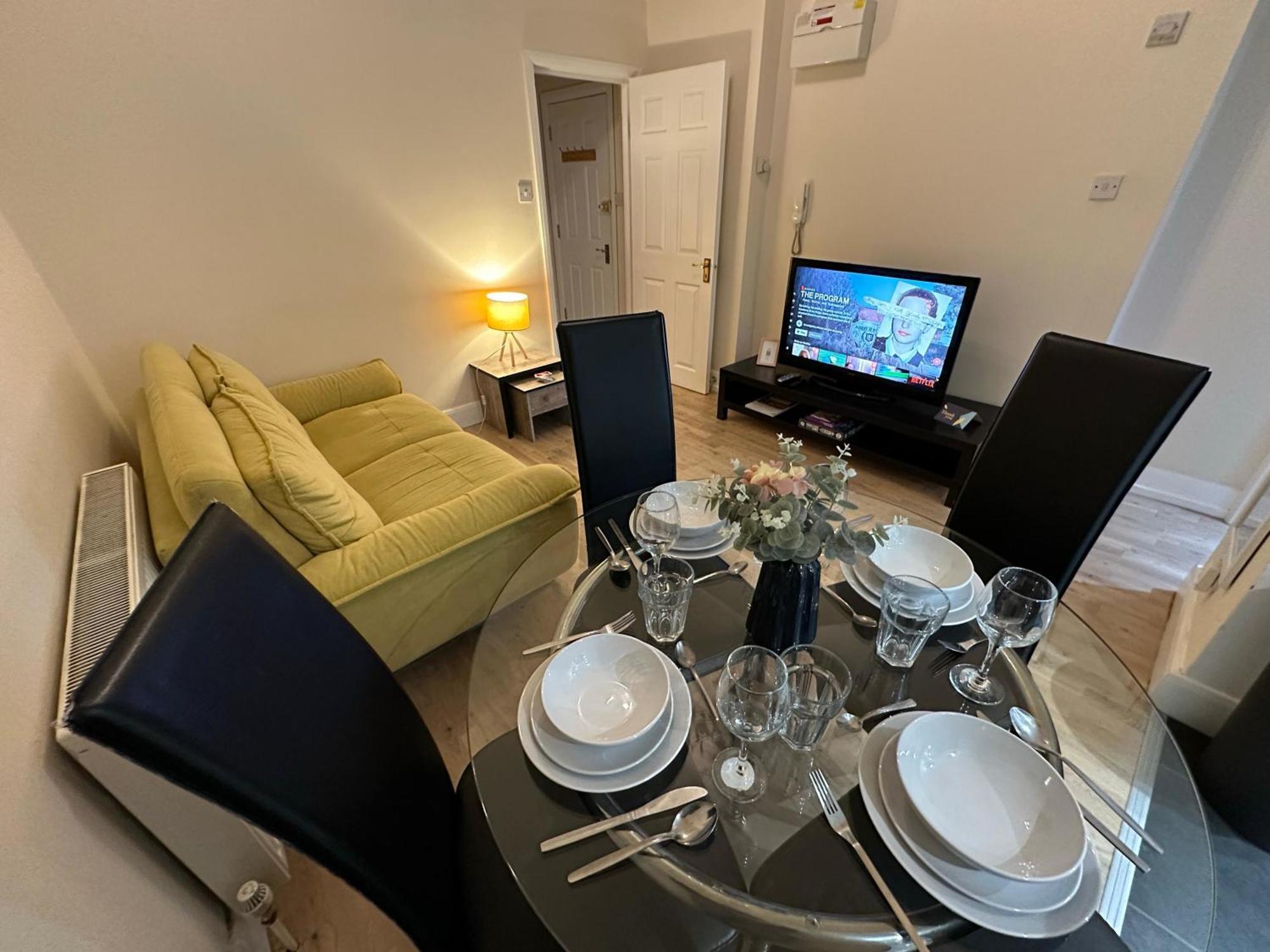 1-Bedroom Flat With Small Garden & Paid Parking In Finsbury Park, Highbury Лондон Екстер'єр фото