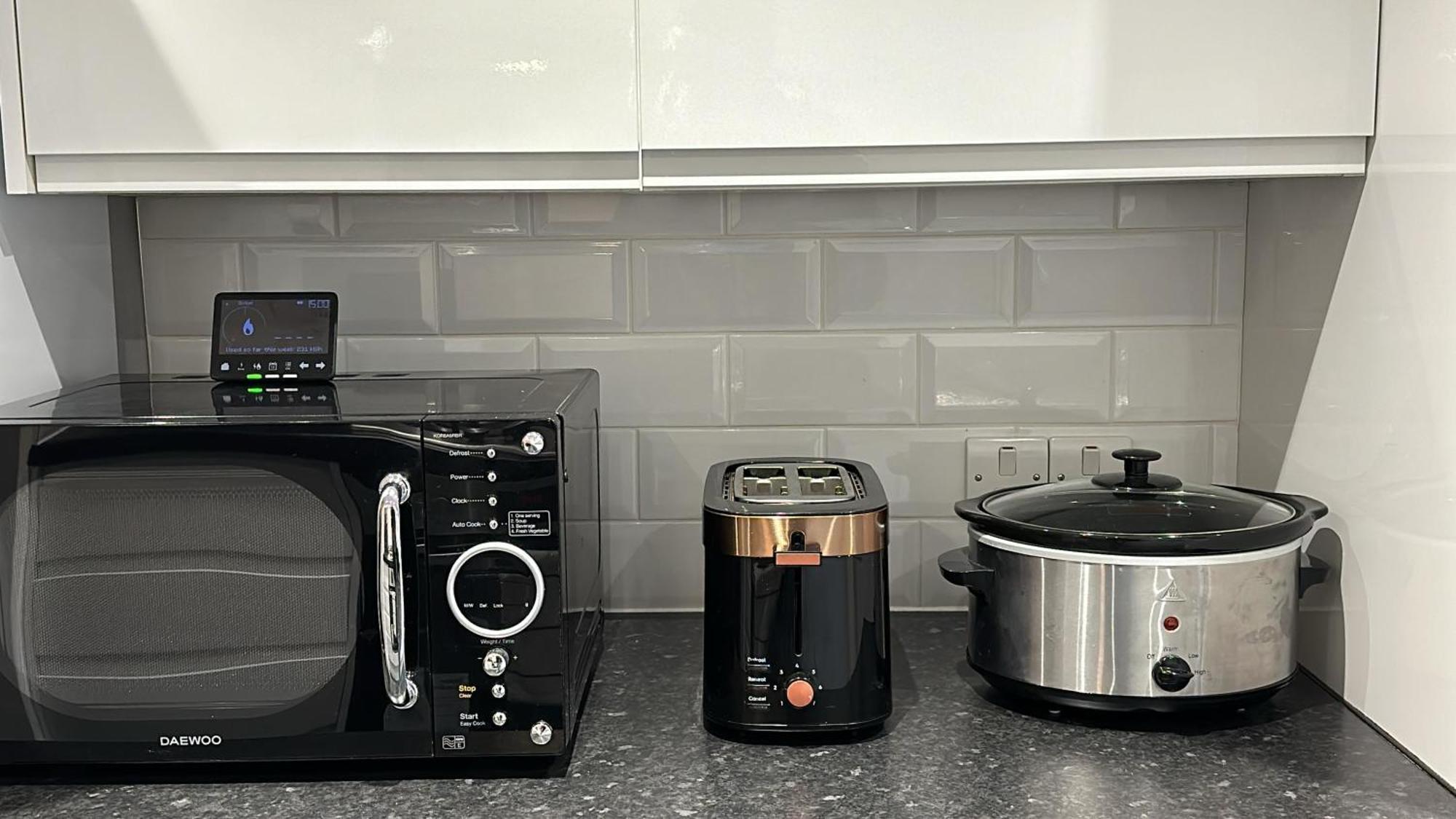 1-Bedroom Flat With Small Garden & Paid Parking In Finsbury Park, Highbury Лондон Екстер'єр фото