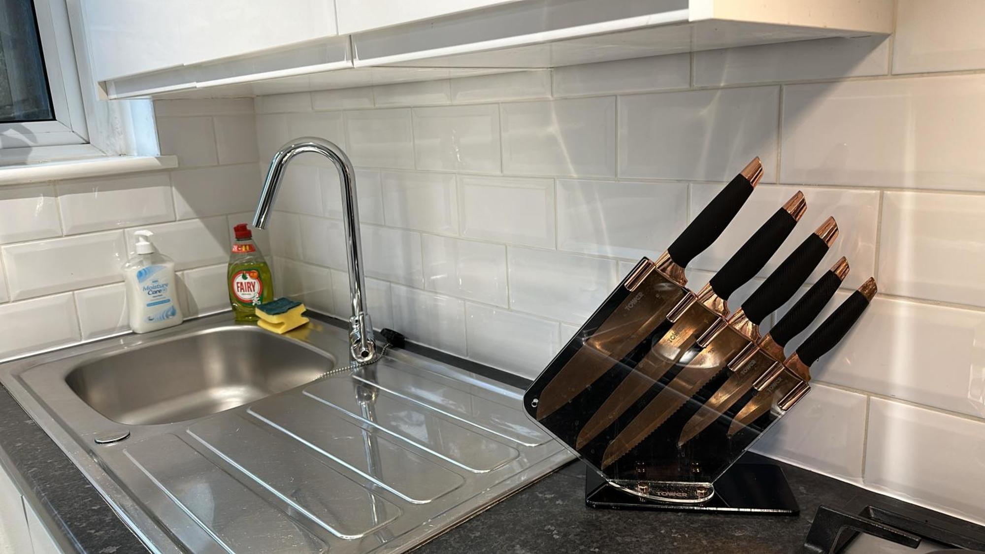 1-Bedroom Flat With Small Garden & Paid Parking In Finsbury Park, Highbury Лондон Екстер'єр фото