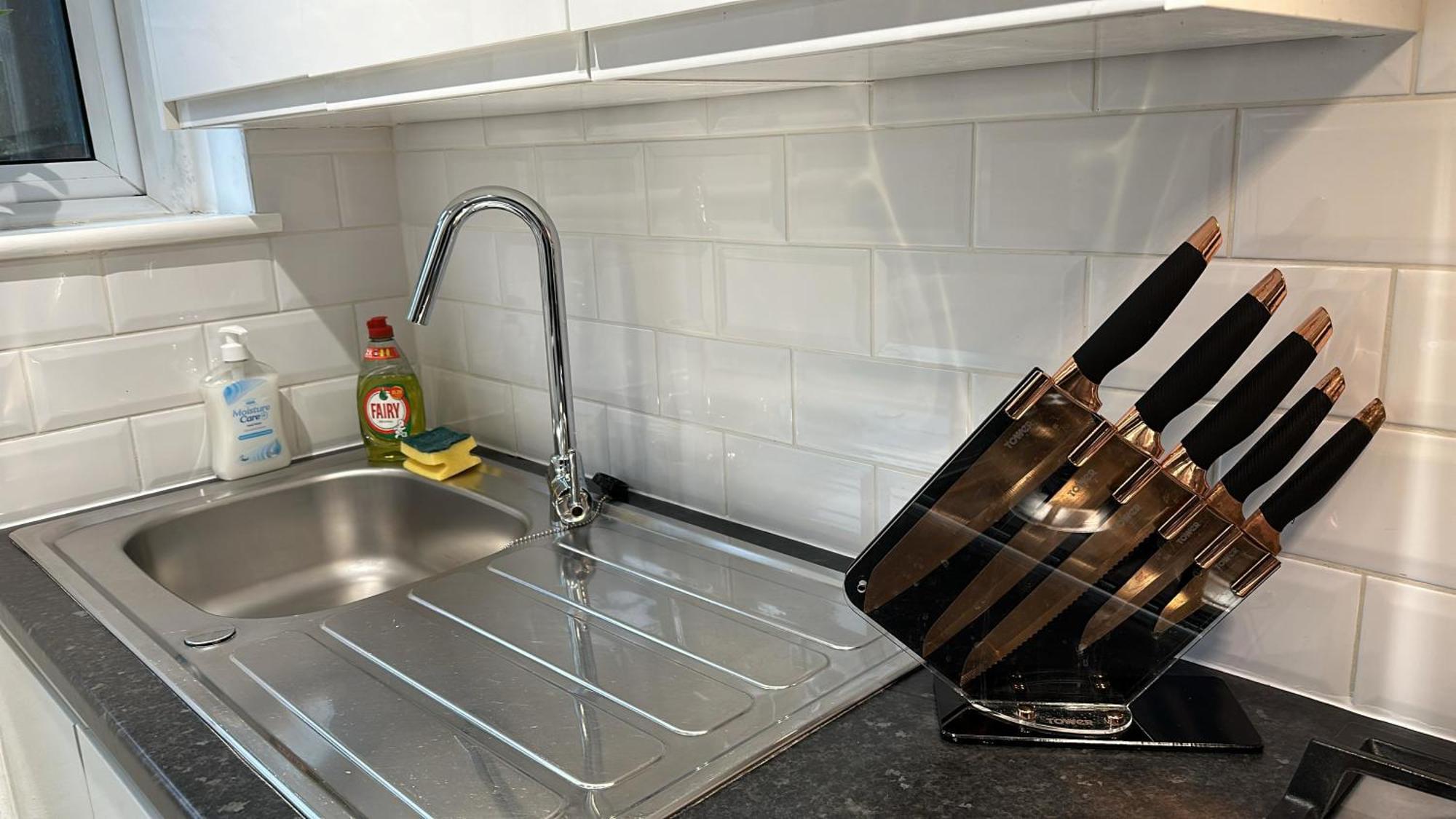 1-Bedroom Flat With Small Garden & Paid Parking In Finsbury Park, Highbury Лондон Екстер'єр фото